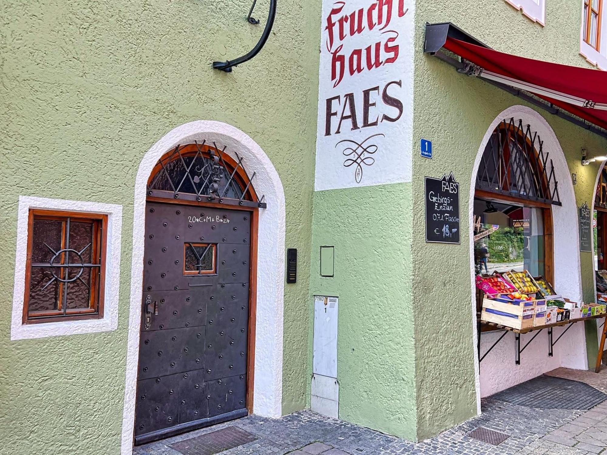 Faes *